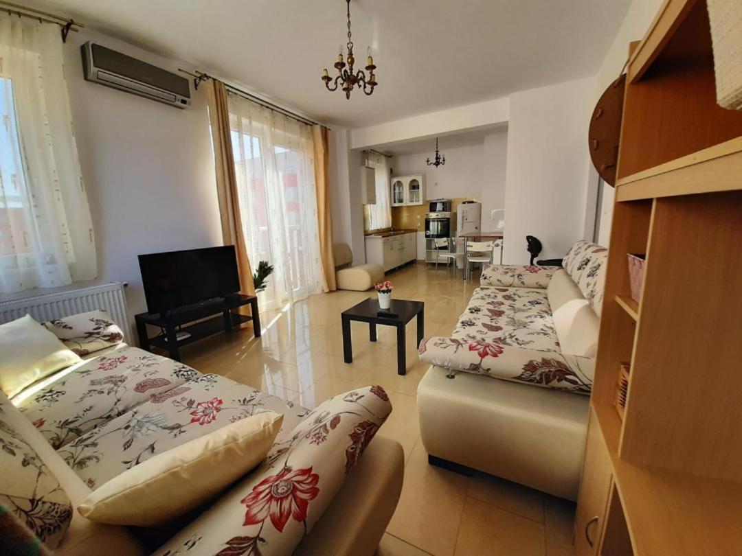 Arad Chic Apartament Uta Exterior photo
